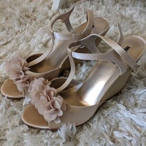 Champagne pink gold cute comfy wedges Size 9